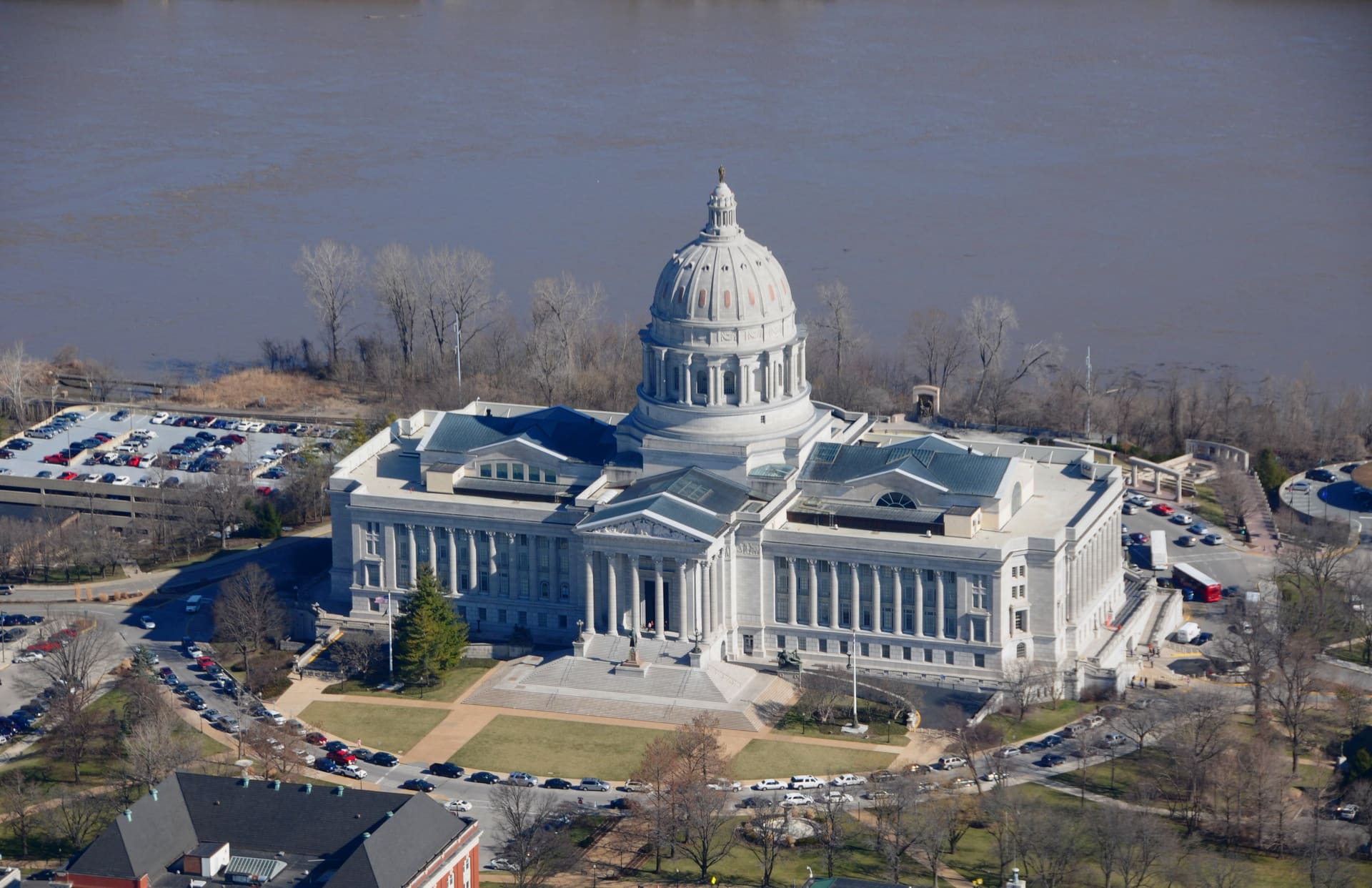 Crypto.com and Novig sue Missouri over sports event contracts - Hashtag Web3 article cover