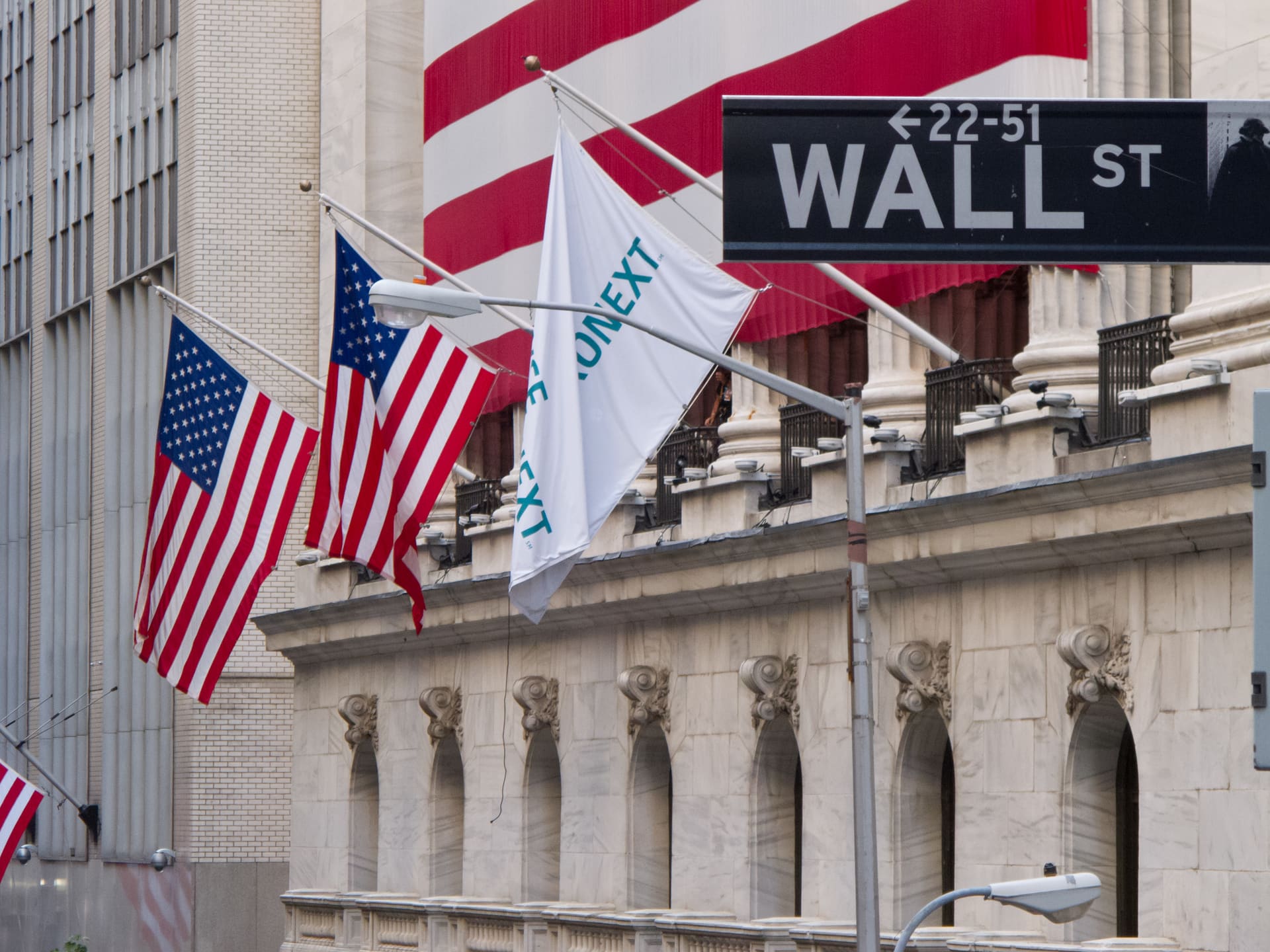BlackRock files for third bitcoin ETF, a protected-outcome fund on IBIT - Hashtag Web3 article cover
