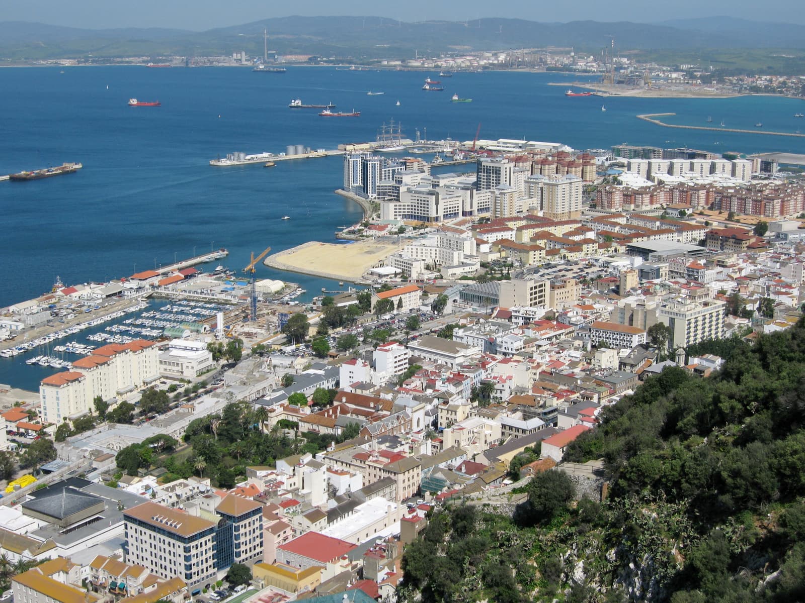 Revolut gets Gibraltar DLT licence for international crypto expansion - Hashtag Web3 article cover