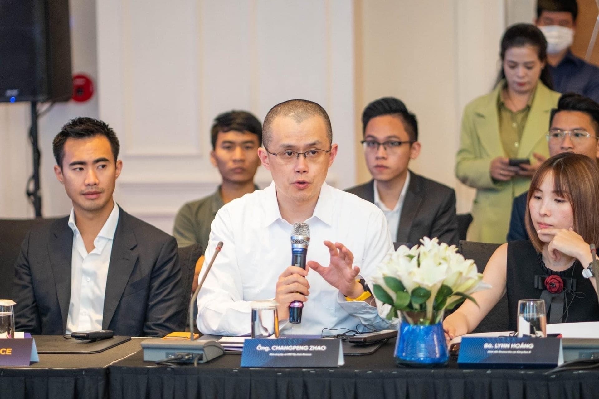CZ cites billion-dollar SpaceX stake in reply to Musk after Binance hack - Hashtag Web3 article cover
