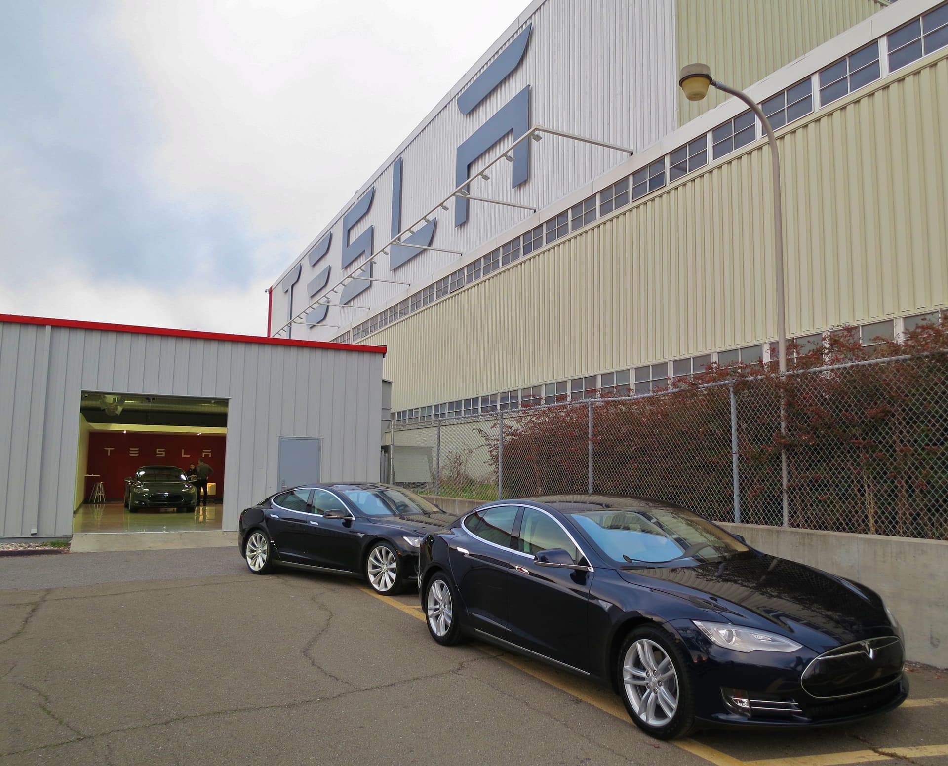 Tesla and SpaceX explore merger that would unite 30,221 bitcoin - Hashtag Web3 article cover