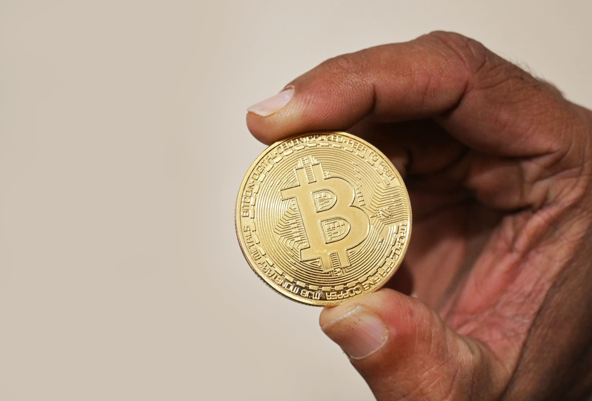 Strive buys 2,000 BTC and opens $500M buyback facility for SATA preferred stock - Hashtag Web3 article cover